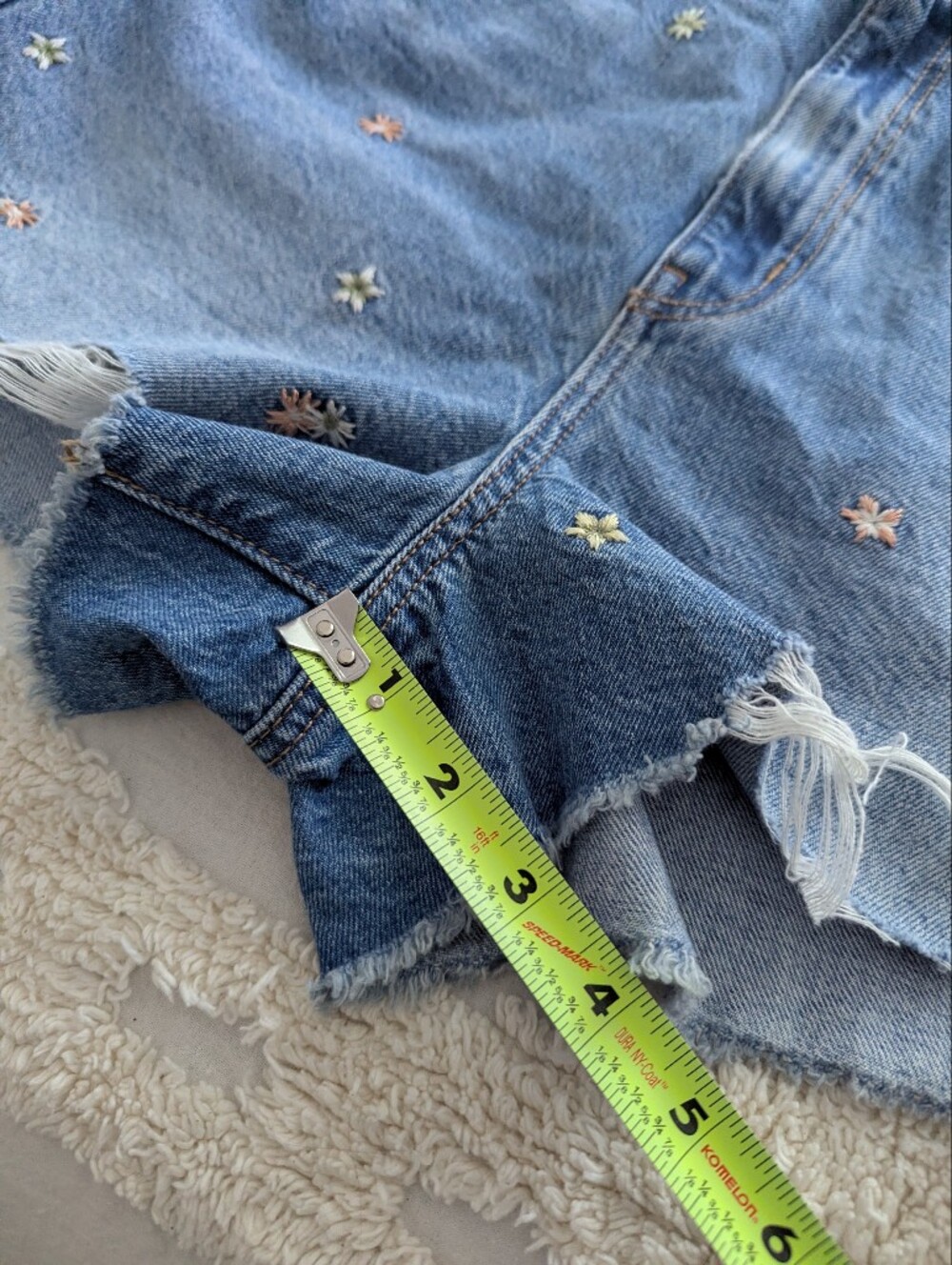 American Eagle Embroidered Flowers Mom High Rise Denim Jean Cutoff Shorts Sz 10 - Picture 6 of 8